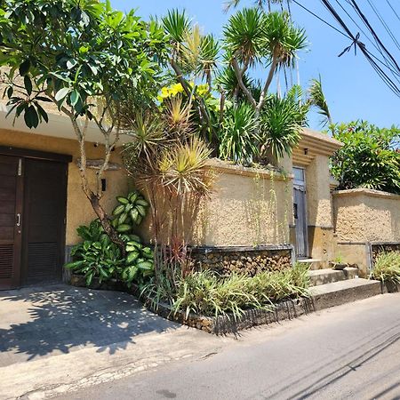 Villa Nesanur - Comfortable & Spacious Beachside Sanur Екстер'єр фото