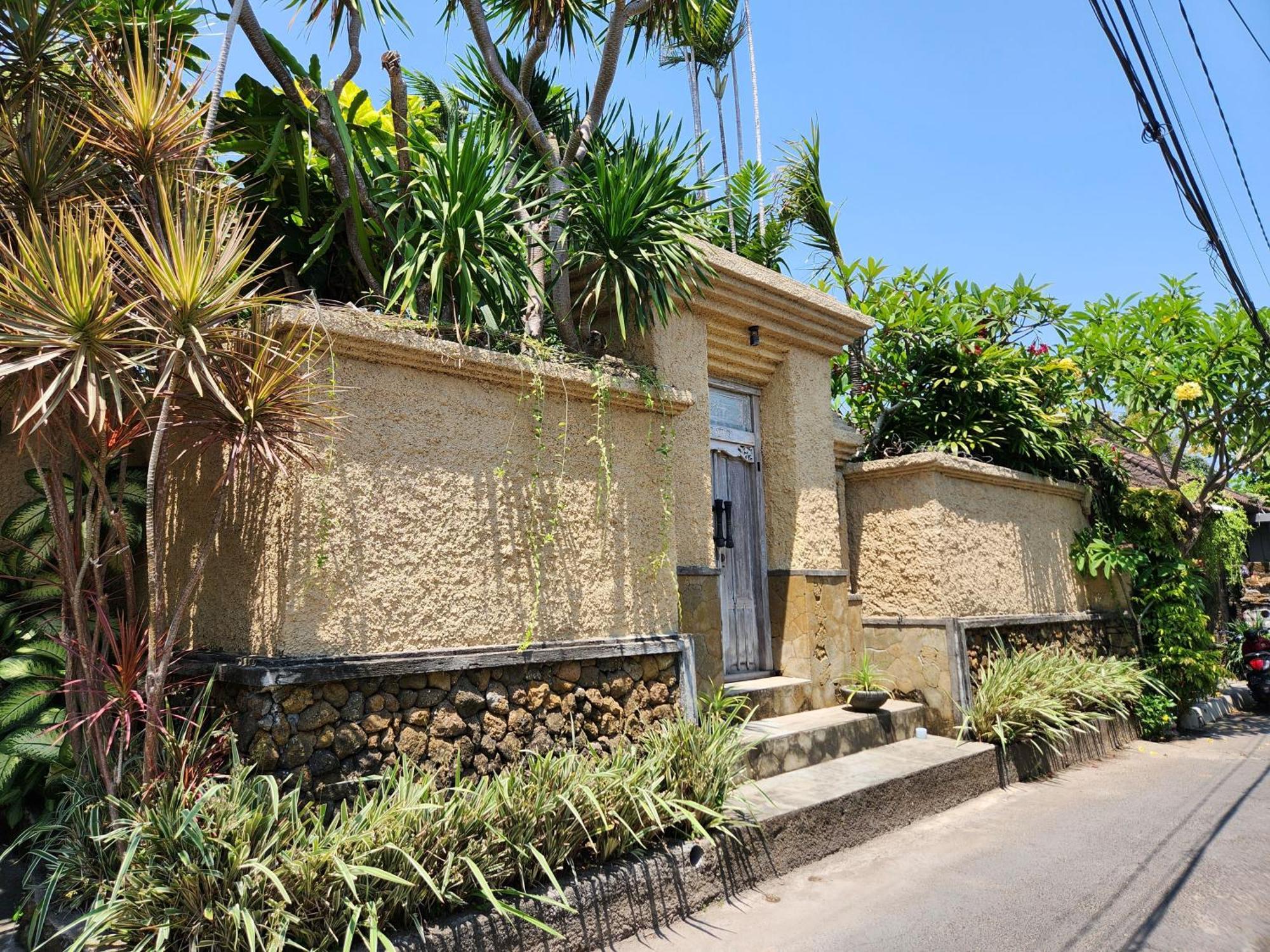 Villa Nesanur - Comfortable & Spacious Beachside Sanur Екстер'єр фото